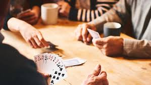 Why Internet Pause Time Can Improve Card Game Strategy Learning