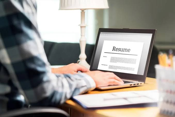 Best Online Resume Builders of 2026: Customizable Resume Tools for Non-Designers